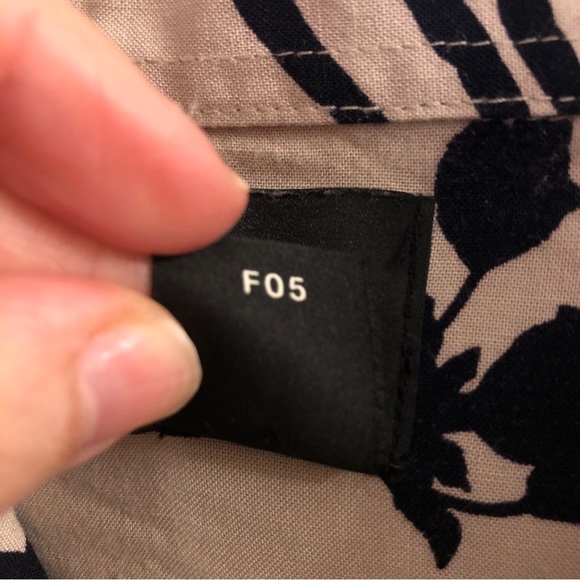 H & M botanical button down. SZ - M - Picture 9 of 10